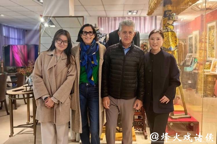 就在上海!中东游客花2万美元定制羊绒头巾,新加坡华裔10年定制50件旗袍 就在上海!中东游客花2万美元定制羊绒头巾,新加坡华裔10年定制50件旗袍