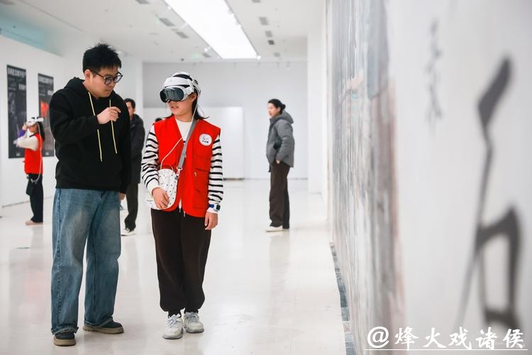 【场面】MR沉浸新体验：让铁佛寺与大足石刻“搬进”上海书城